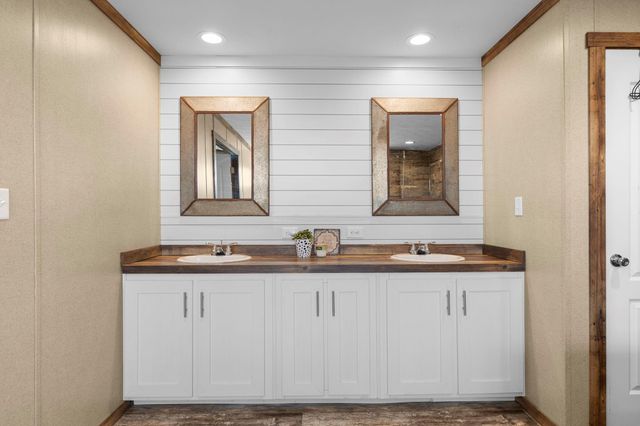 498 William Pettus RD, Maxwell, TX 78656