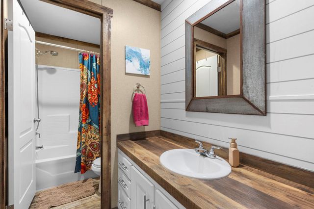 498 William Pettus RD, Maxwell, TX 78656