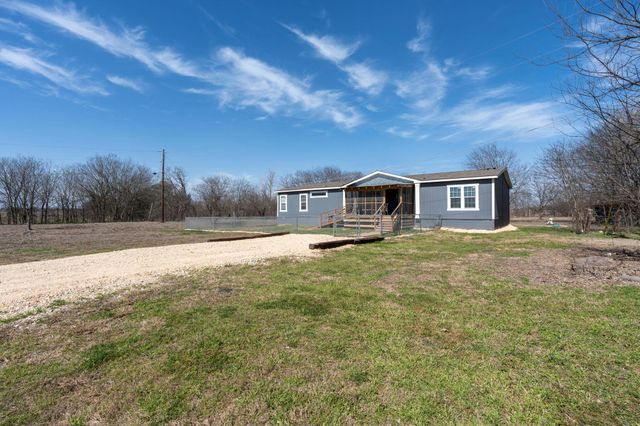 498 William Pettus RD, Maxwell, TX 78656