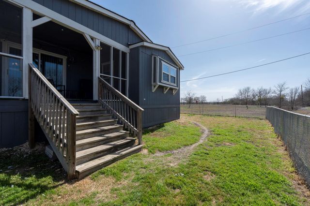 498 William Pettus RD, Maxwell, TX 78656