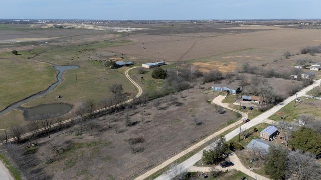 498 William Pettus RD, Maxwell, TX 78656