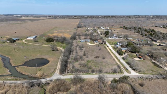 498 William Pettus RD, Maxwell, TX 78656