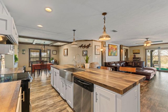 498 William Pettus RD, Maxwell, TX 78656