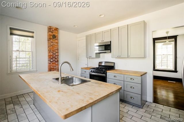 451 Horton Street, Detroit, MI 48202