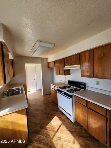 3710 W LUKE Avenue, Phoenix, AZ 85019