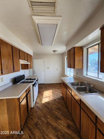 3710 W LUKE Avenue, Phoenix, AZ 85019