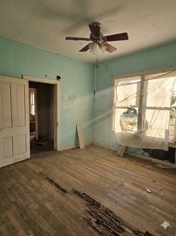 501 N Houston Street, De Leon, TX 76444