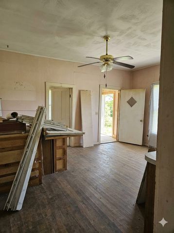 501 N Houston Street, De Leon, TX 76444