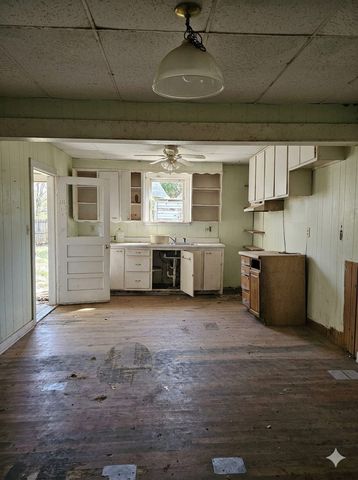 501 N Houston Street, De Leon, TX 76444