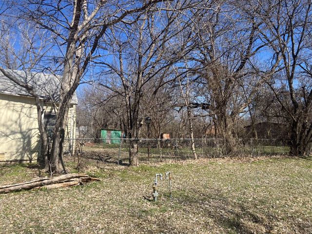 501 N Houston Street, De Leon, TX 76444