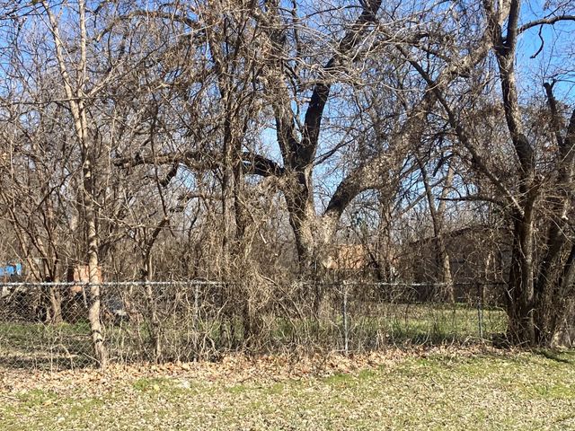 501 N Houston Street, De Leon, TX 76444