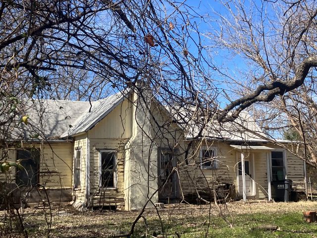 501 N Houston Street, De Leon, TX 76444