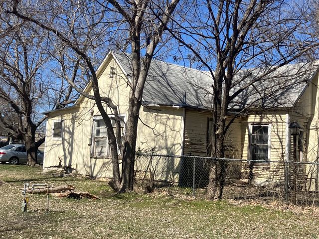 501 N Houston Street, De Leon, TX 76444