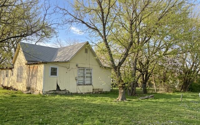 501 N Houston Street, De Leon, TX 76444