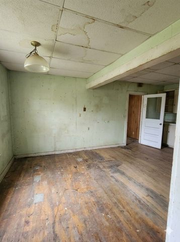 501 N Houston Street, De Leon, TX 76444