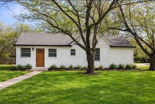 501 N Houston Street, De Leon, TX 76444