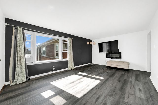 8020 S Pulaski Road 3W, Chicago, IL 60652