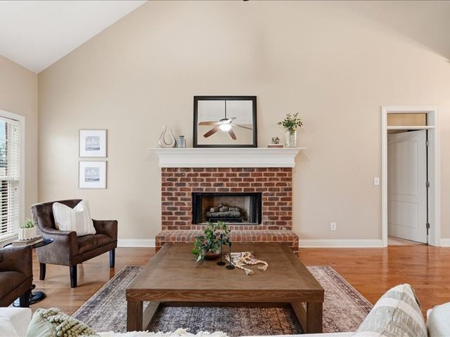 927 Westbrook Dr, Gallatin, TN 37066