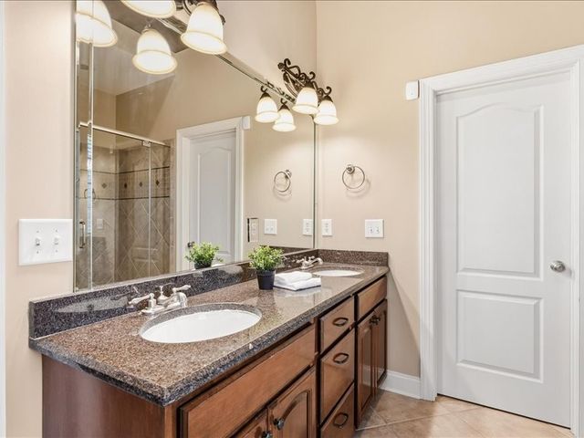 927 Westbrook Dr, Gallatin, TN 37066