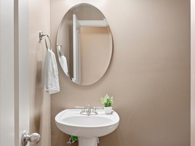 927 Westbrook Dr, Gallatin, TN 37066