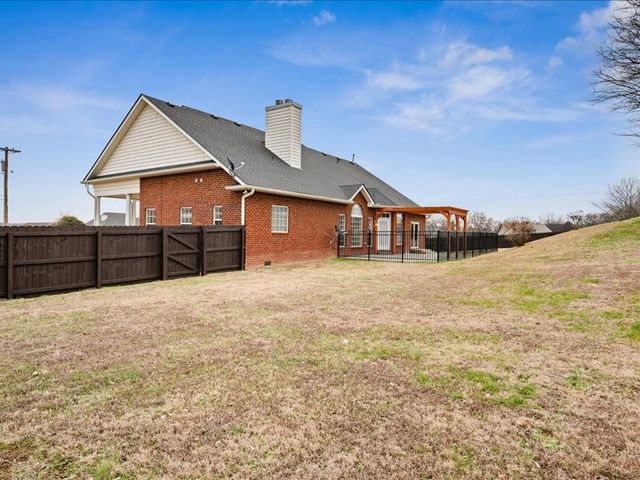 927 Westbrook Dr, Gallatin, TN 37066