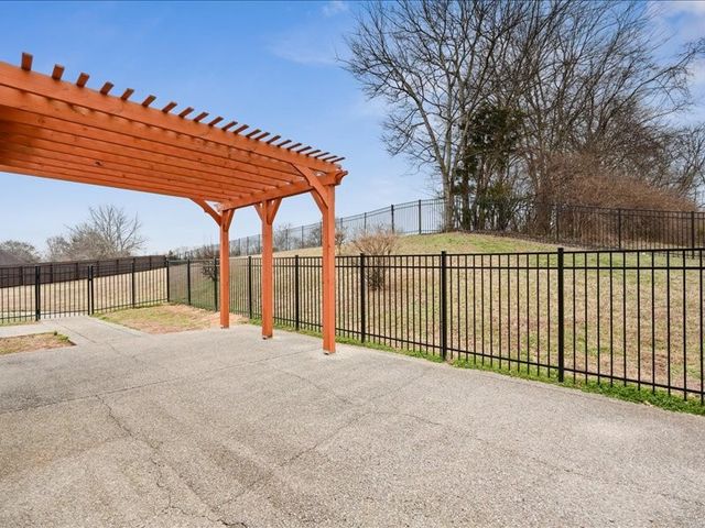 927 Westbrook Dr, Gallatin, TN 37066