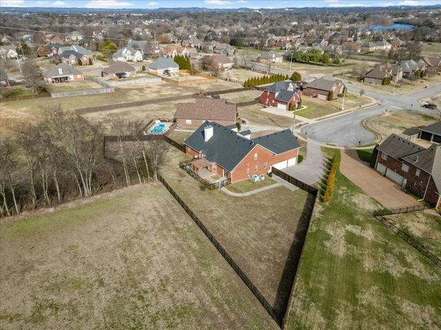 927 Westbrook Dr, Gallatin, TN 37066