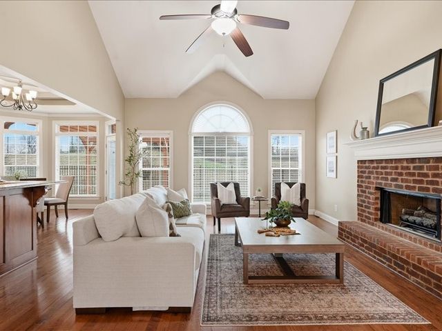 927 Westbrook Dr, Gallatin, TN 37066