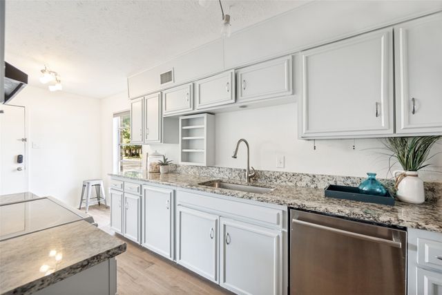 13747 Flagstone Lane, Dallas, TX 75240