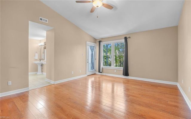 912 Shoal Creek TRL, Chesapeake, VA 23320