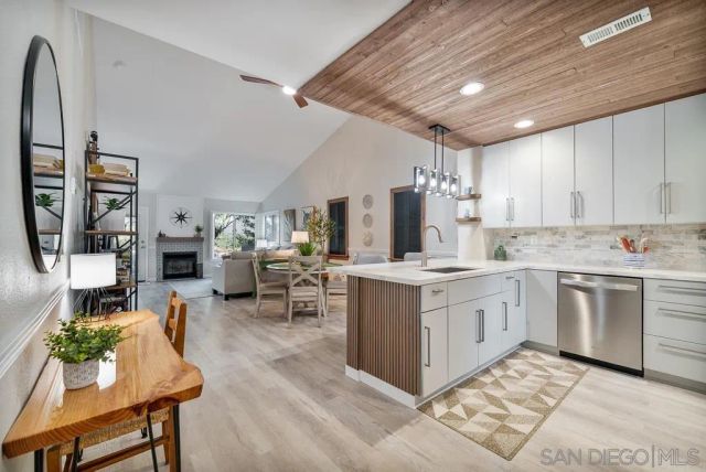 12242 Paseo Lucido D, San Diego, CA 92128