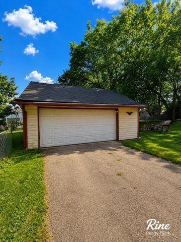 3204 E Hemphill Road, Burton, MI 48529