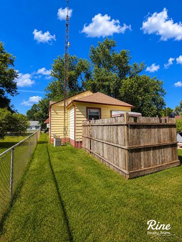 3204 E Hemphill Road, Burton, MI 48529