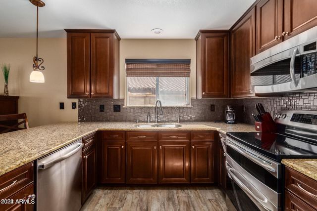 2911 E WINDMERE Drive, Phoenix, AZ 85048