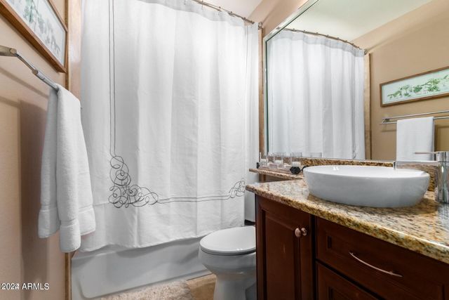 2911 E WINDMERE Drive, Phoenix, AZ 85048