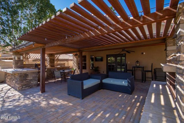 2911 E WINDMERE Drive, Phoenix, AZ 85048