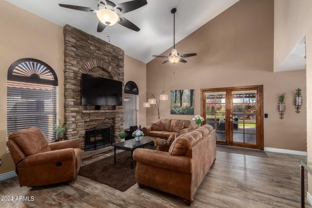 2911 E WINDMERE Drive, Phoenix, AZ 85048