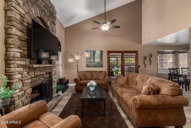 2911 E WINDMERE Drive, Phoenix, AZ 85048