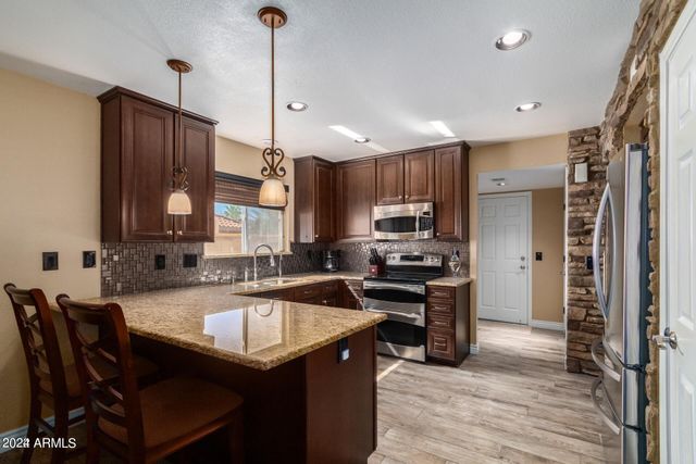 2911 E WINDMERE Drive, Phoenix, AZ 85048