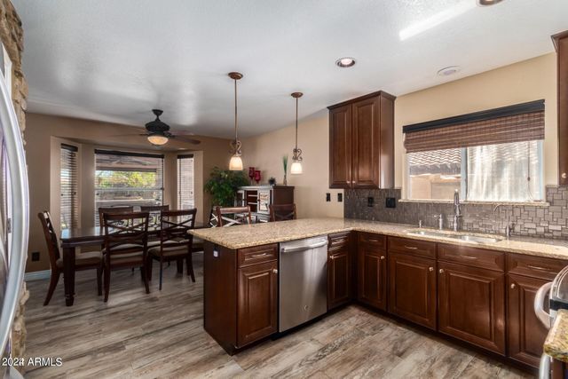 2911 E WINDMERE Drive, Phoenix, AZ 85048