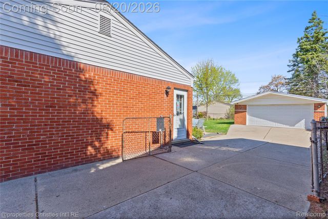 8823 Royce Drive, Sterling Heights, MI 48313