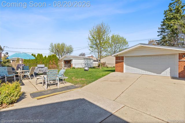 8823 Royce Drive, Sterling Heights, MI 48313
