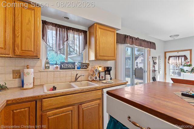 8823 Royce Drive, Sterling Heights, MI 48313