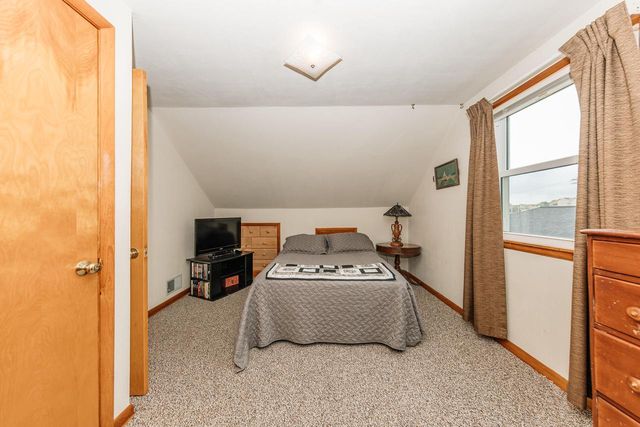 1332 S 94th STREET, West Allis, WI 53214