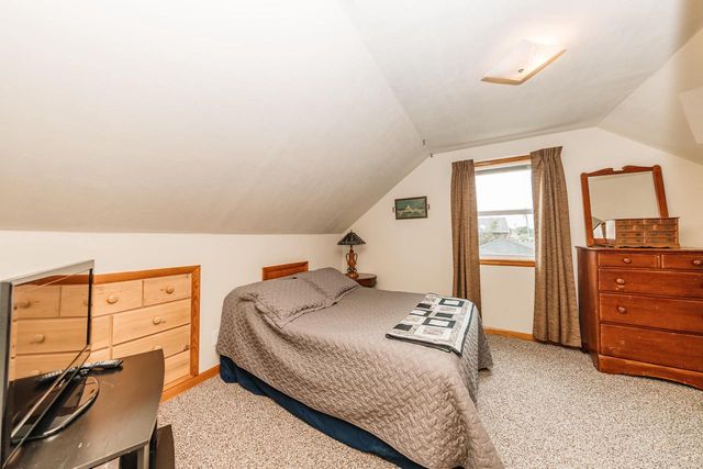 1332 S 94th STREET, West Allis, WI 53214