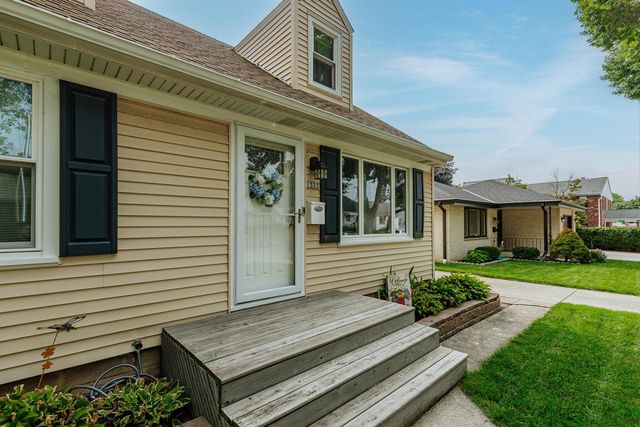1332 S 94th STREET, West Allis, WI 53214