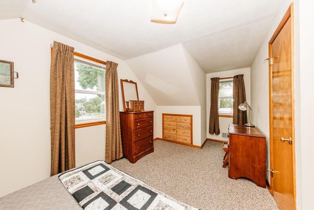 1332 S 94th STREET, West Allis, WI 53214