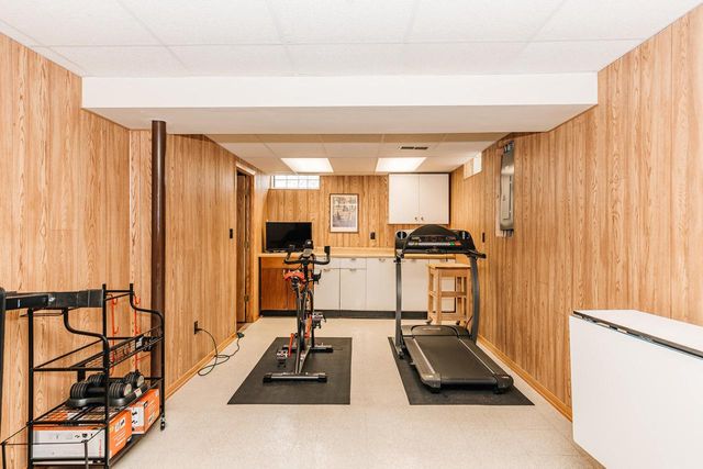 1332 S 94th STREET, West Allis, WI 53214