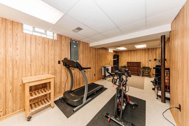 1332 S 94th STREET, West Allis, WI 53214