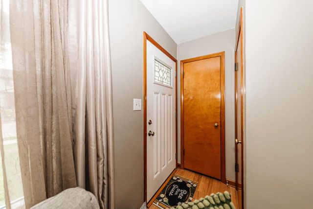 1332 S 94th STREET, West Allis, WI 53214